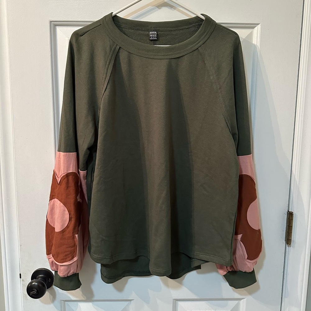 Women’s Long Sleeve Flower Detailed Shirt - Size XL